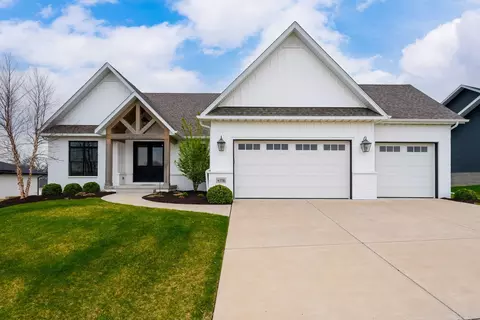 4716 Paddington Cir, Bettendorf, IA 52722