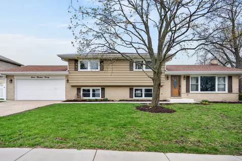720 Preston Ln, Schaumburg, IL 60193
