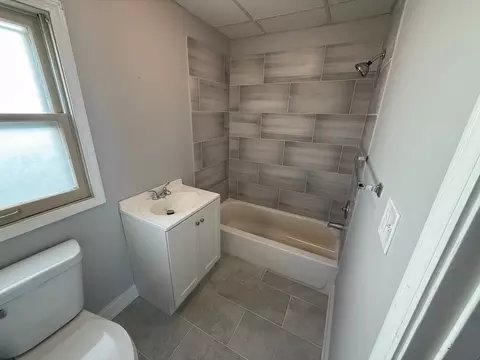 Bath - 17 W 30th Pl, Steger, IL 60475 photo 2 of 4