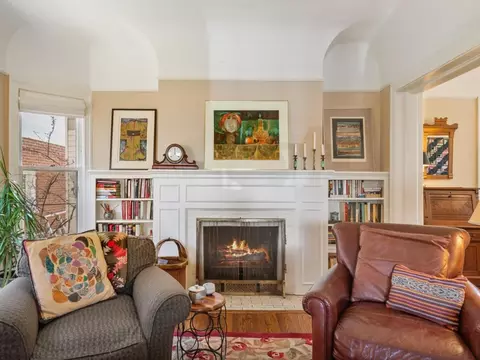 Living - 2622 Harrison St, Evanston, IL 60201 photo 3 of 7
