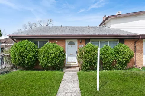 9481 Park Ln, Des Plaines, IL 60016