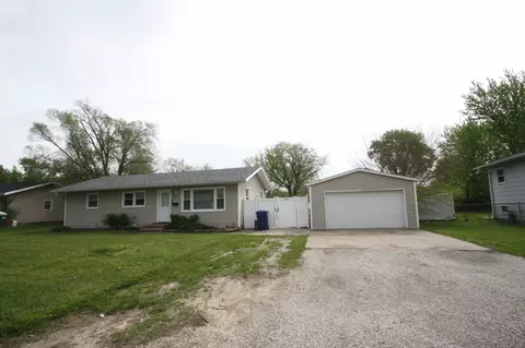2607 Crestview Dr, Bettendorf, IA 52722