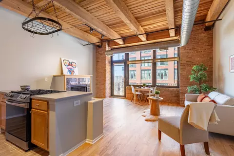 625 W Jackson Blvd #402, Chicago, IL 60661