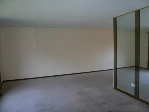Living - Undisclosed, Midlothian, IL 60445 photo 1 of 5