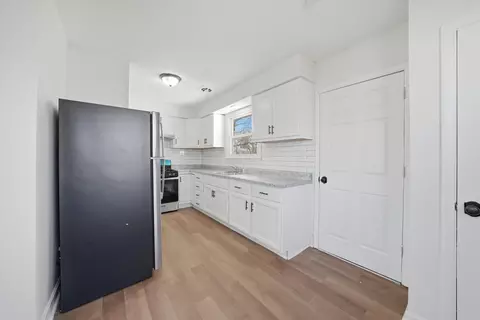 Kitchen - 16608 Sawyer Ave, Markham, IL 60428 photo 2 of 4