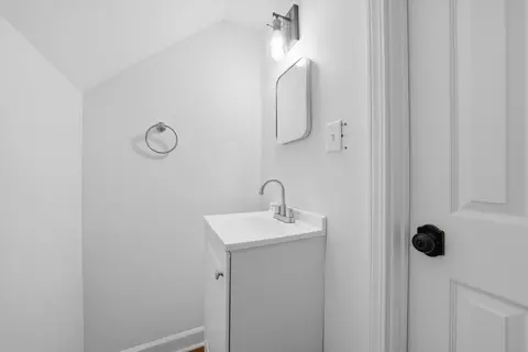 Bath - 16608 Sawyer Ave, Markham, IL 60428 photo 1 of 2