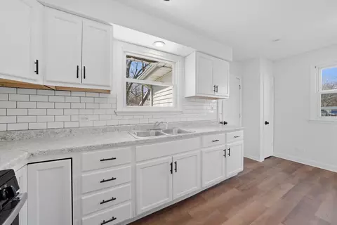 Kitchen - 16608 Sawyer Ave, Markham, IL 60428 photo 4 of 4