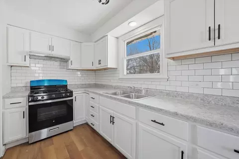 Kitchen - 16608 Sawyer Ave, Markham, IL 60428 photo 3 of 4