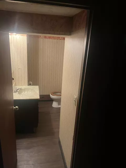 Bath - 1720 Jacobssen Dr, Normal, IL 61761 photo 2 of 2