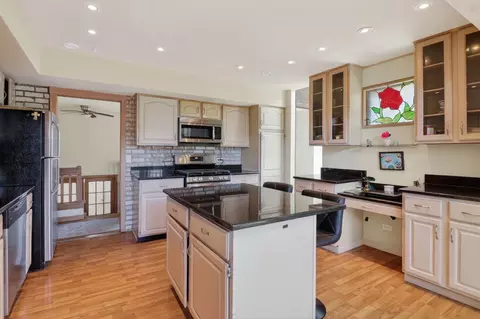 Kitchen - 1170 Lancaster Ct, Hoffman Estates, IL 60195 photo 1 of 4