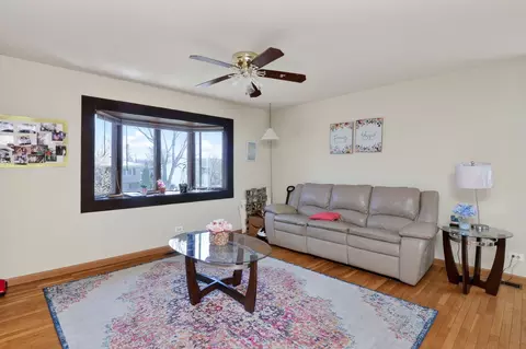 Living - 1170 Lancaster Ct, Hoffman Estates, IL 60195 photo 5 of 7