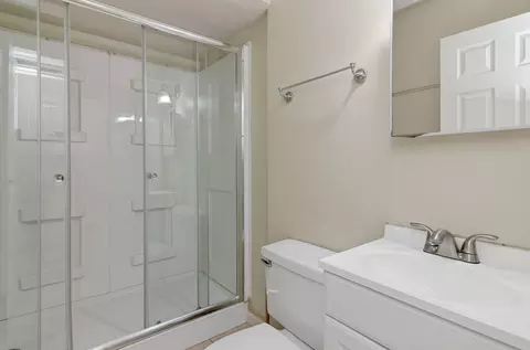 Bath - 1170 Lancaster Ct, Hoffman Estates, IL 60195 photo 3 of 3