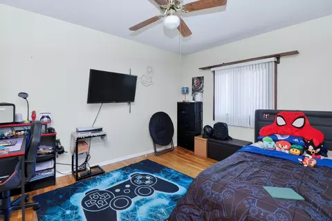 Bedroom - 1170 Lancaster Ct, Hoffman Estates, IL 60195 photo 2 of 4