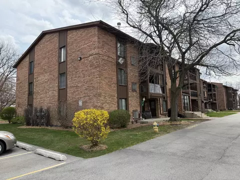 7531 175th St #422, Tinley Park, IL 60477