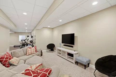Living - 6 Reedsworth Ct, Algonquin, IL 60102 photo 4 of 4