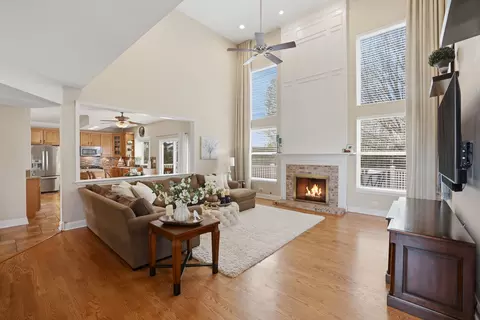 Living - 6 Reedsworth Ct, Algonquin, IL 60102 photo 2 of 4
