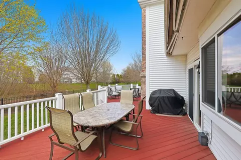 Exterior - 6 Reedsworth Ct, Algonquin, IL 60102 photo 5 of 8