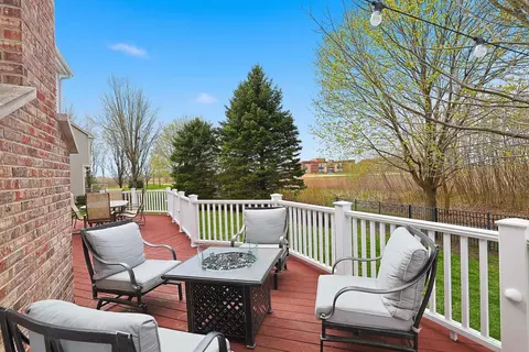 Exterior - 6 Reedsworth Ct, Algonquin, IL 60102 photo 6 of 8