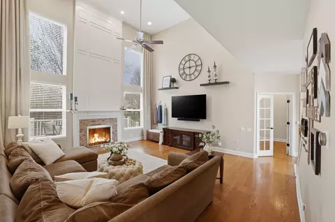 Living - 6 Reedsworth Ct, Algonquin, IL 60102 photo 3 of 4