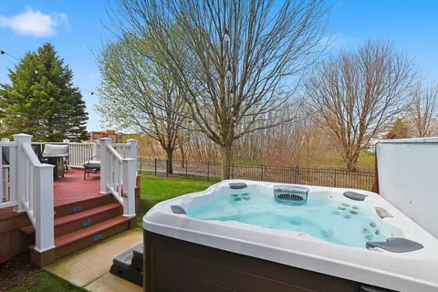 Exterior - 6 Reedsworth Ct, Algonquin, IL 60102 photo 2 of 8