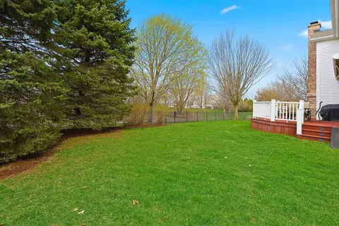 Exterior - 6 Reedsworth Ct, Algonquin, IL 60102 photo 4 of 8