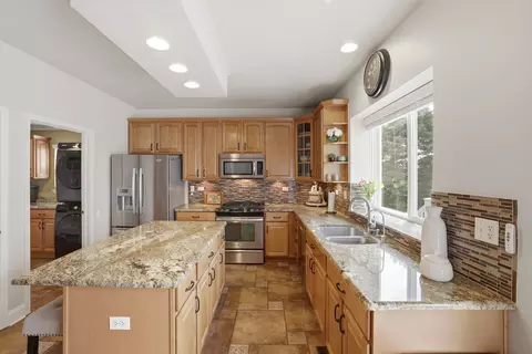 Kitchen - 6 Reedsworth Ct, Algonquin, IL 60102 photo 3 of 3