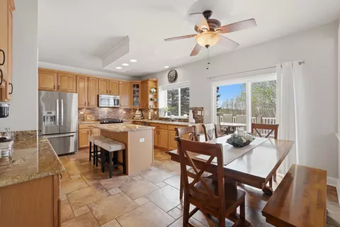 Kitchen - 6 Reedsworth Ct, Algonquin, IL 60102 photo 1 of 3