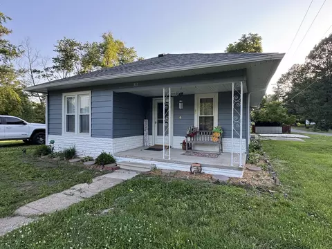 311 N Goldheimer Ave, Benton, IL 62812