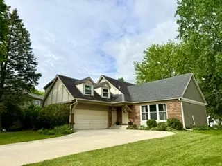 206 Ashland Ct, Vernon Hills, IL 60061