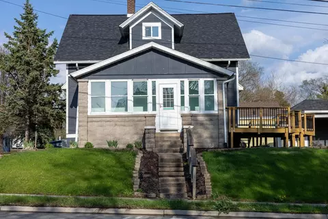 1527 N Division St, Davenport, IA 52804