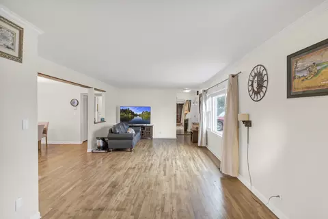 Living - 705 Cumberland St, Hoffman Estates, IL 60169 photo 2 of 2