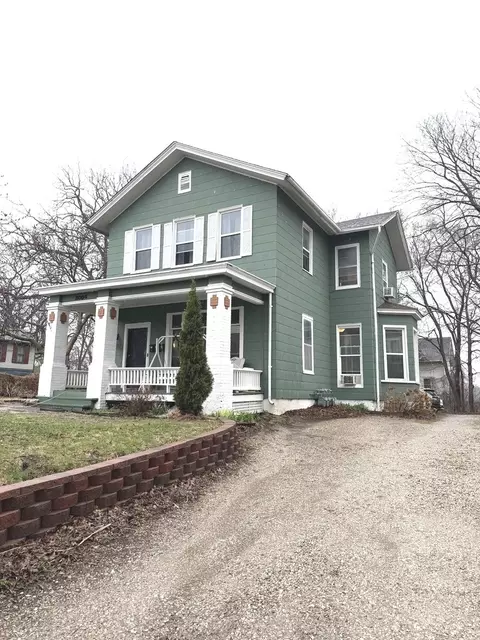 2004 E 13th St, Davenport, IA 52803