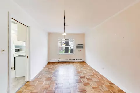 Living - 2201 Central St #1, Evanston, IL 60201 photo 4 of 4