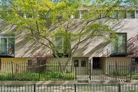 1470 E 56th St, Chicago, IL 60637