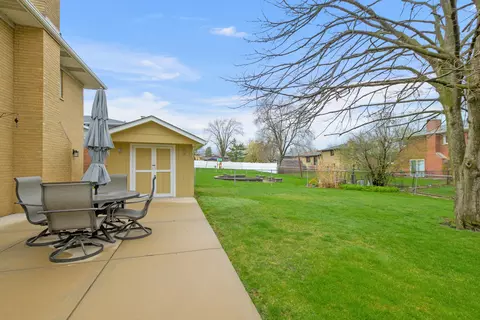 Exterior - 15329 Oak Rd, Oak Forest, IL 60452 photo 2 of 3