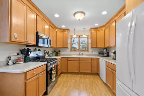 Kitchen - 15329 Oak Rd, Oak Forest, IL 60452 photo 1 of 2