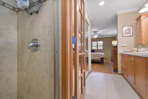 Bath - 15329 Oak Rd, Oak Forest, IL 60452 photo 4 of 4