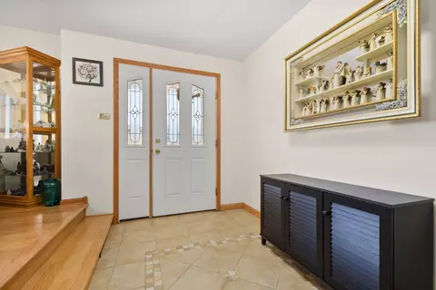 Entry Way - 15329 Oak Rd, Oak Forest, IL 60452 photo 1 of 1