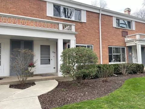 1534 Palmgren Dr, Glenview, IL 60025