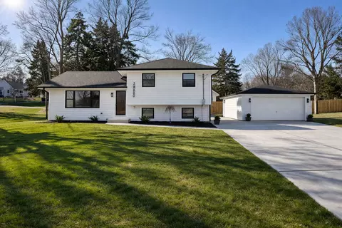 22 W080 Valleyview Dr, Glen Ellyn, IL 60137