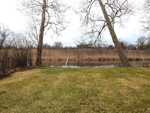 818 Sheridan Dr, Wauconda, IL 60084
