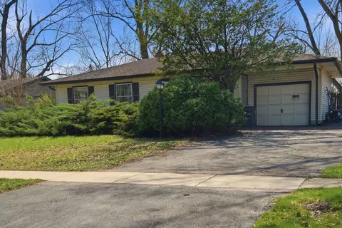 30 W125 Claymore Ln, Naperville, IL 60563