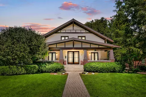 82 Lawton Rd, Riverside, IL 60546