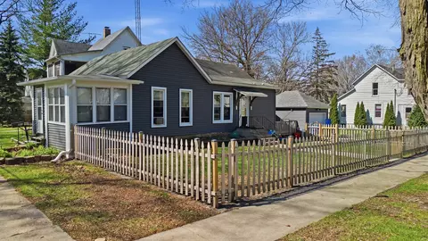 Exterior - 403 S 8th St, Dekalb, IL 60115 photo 3 of 4