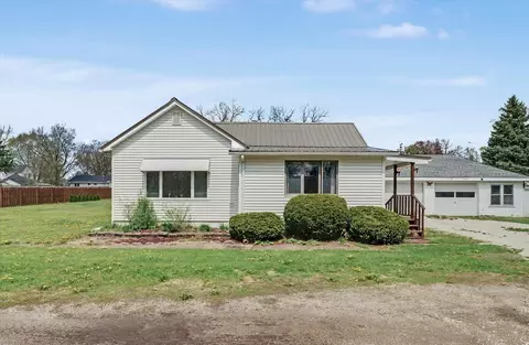 21 E Linn St, Piper City, IL 60959