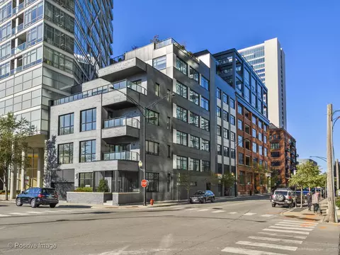 668 N Kingsbury St #406, Chicago, IL 60654