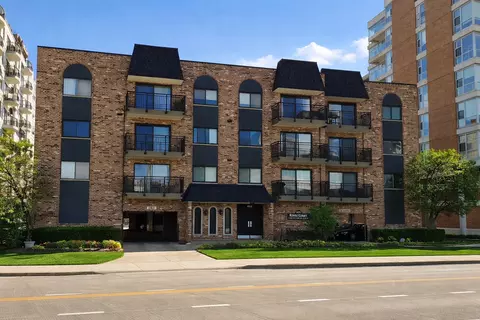 603 S River Rd #1D, Des Plaines, IL 60016