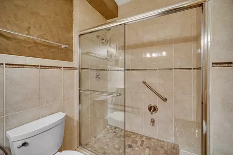 Bath - 441 Delaware Cir, Bolingbrook, IL 60440 photo 2 of 6