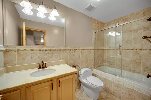Bath - 441 Delaware Cir, Bolingbrook, IL 60440 photo 5 of 6