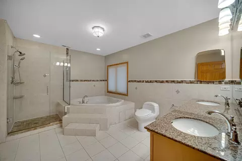 Bath - 441 Delaware Cir, Bolingbrook, IL 60440 photo 4 of 6